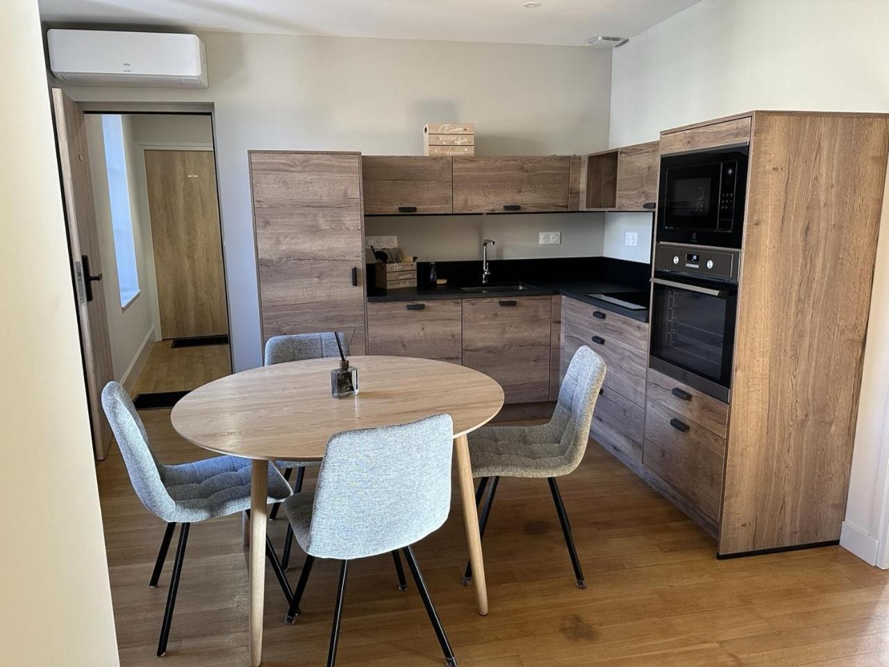 Les Suites Gueguen Шабли Стая снимка