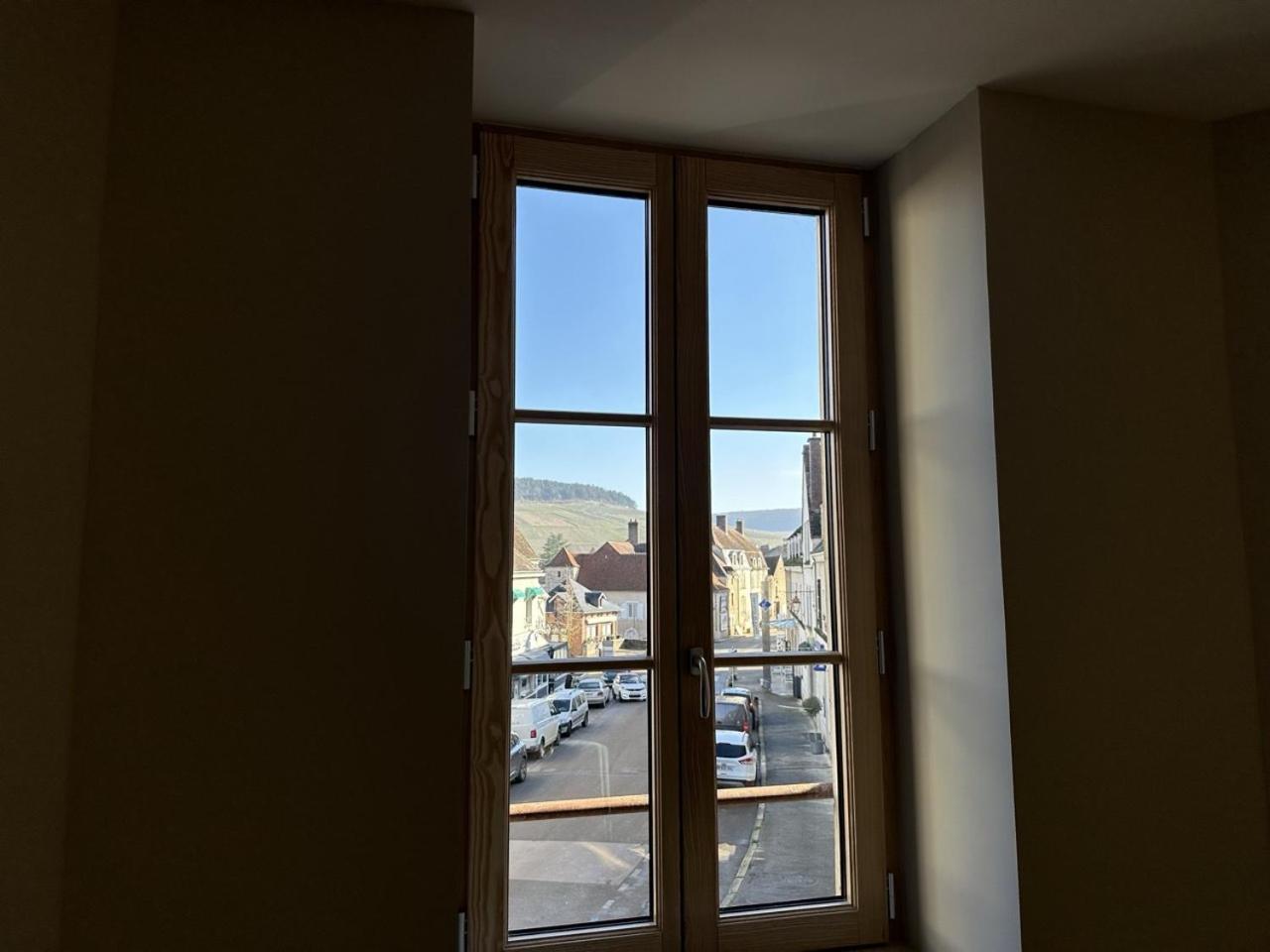 Les Suites Gueguen Шабли Стая снимка
