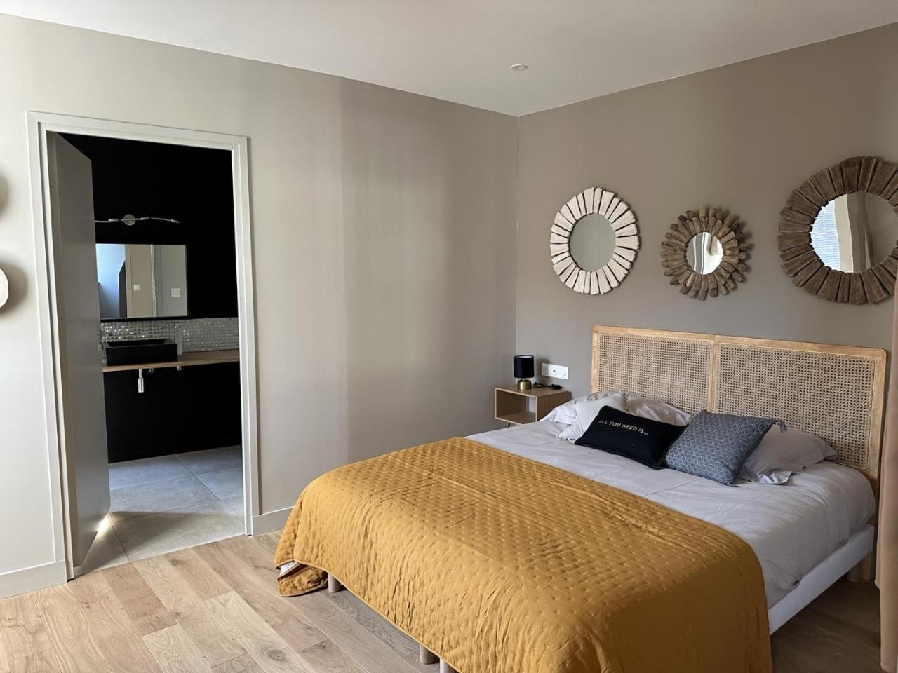Les Suites Gueguen Шабли Стая снимка