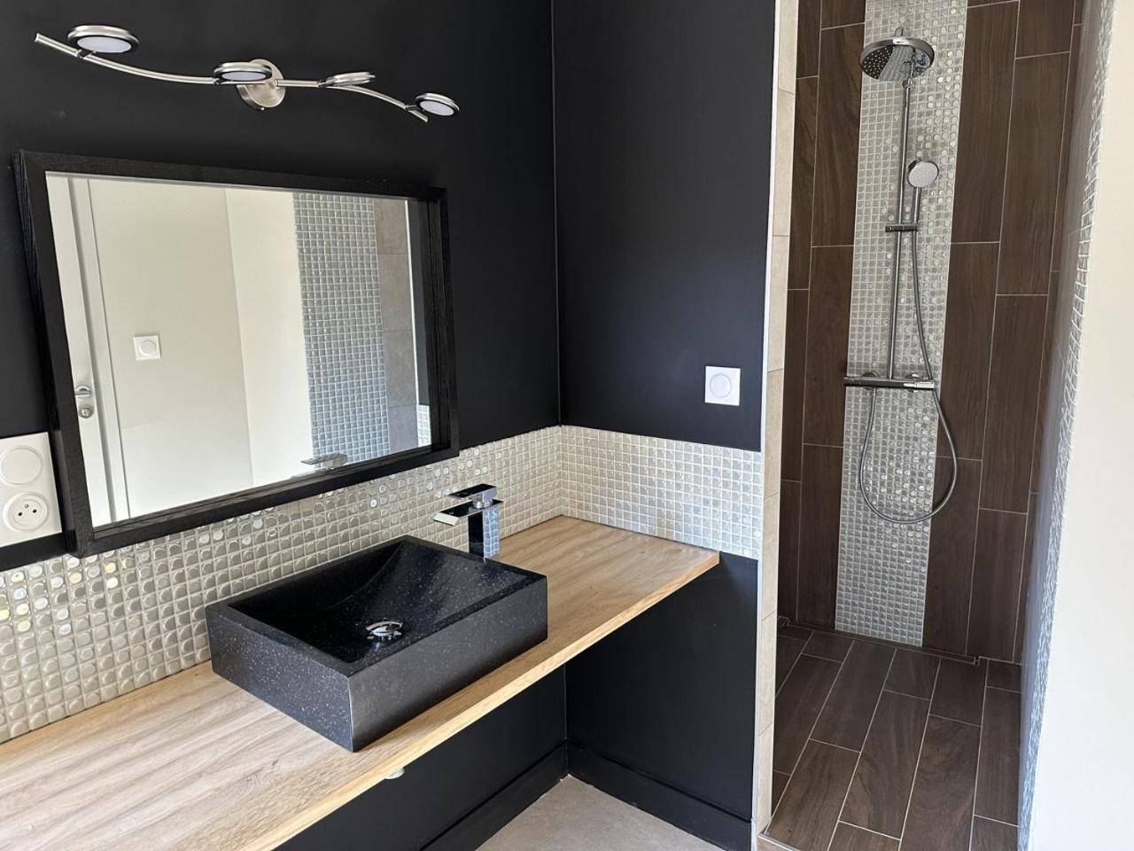 Les Suites Gueguen Шабли Стая снимка